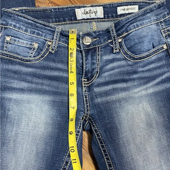 4/$15 Daytrip Lynx Bootcut Jeans - Picture 14 of 14